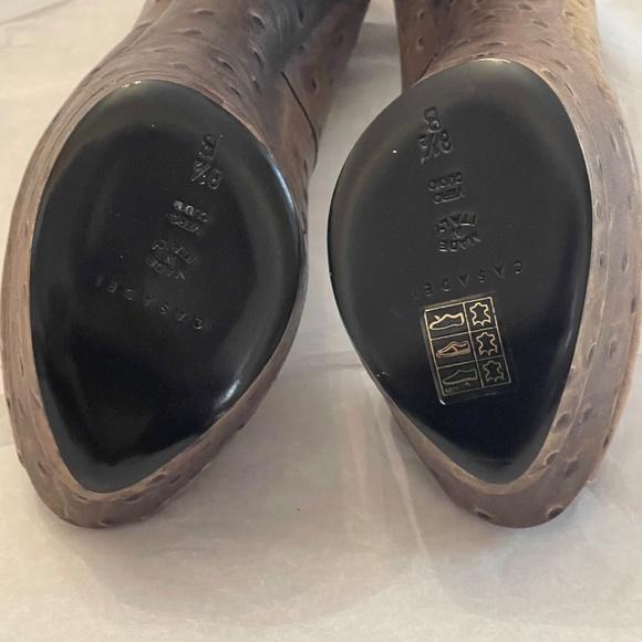 NWOB Casadei Ostrich Embossed Leather Peep Toe Platform Pumps 8.5 - Picture 10 of 14